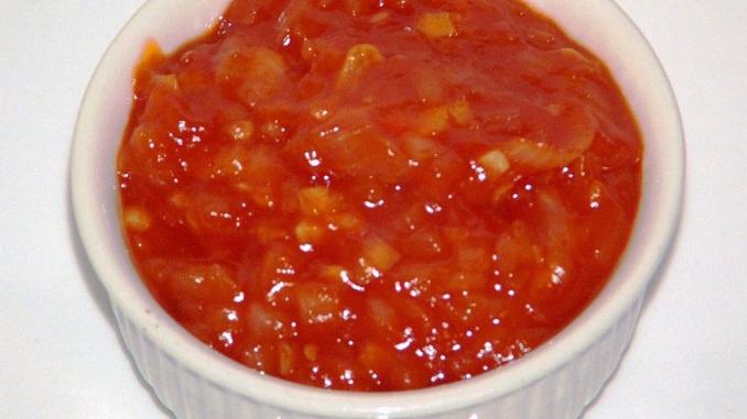 bol con salsa de tomate