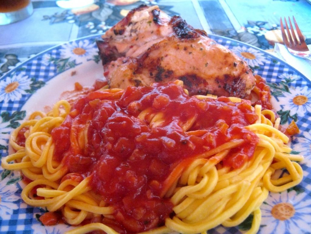 plato con spaghetti